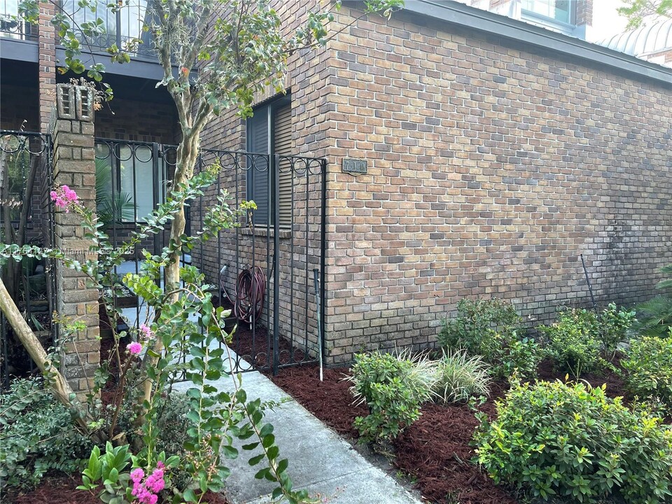 710 NE 1st St in Gainesville, FL - Building Photo