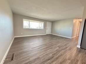 301 Lesher Dr in Dayton, OH - Building Photo - Building Photo