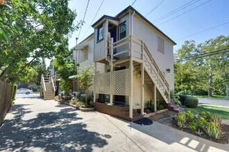 3143 Freeport Blvd, Unit 2 in Sacramento, CA - Building Photo - Building Photo