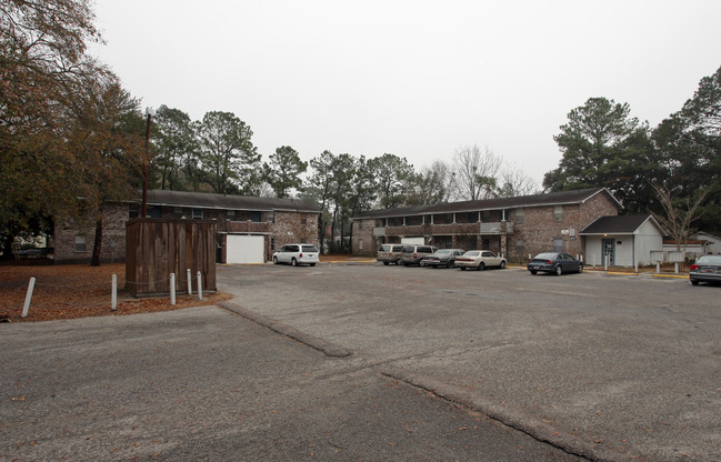 5527 Read St in Charleston, SC - Foto de edificio - Building Photo