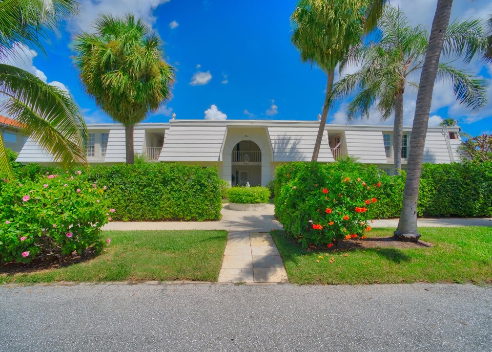 3440 S Ocean Blvd-Unit -102n in Palm Beach, FL - Foto de edificio