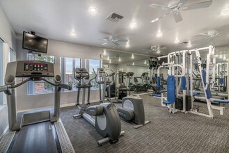 Bernardo Crest in San Diego, CA - Foto de edificio - Building Photo