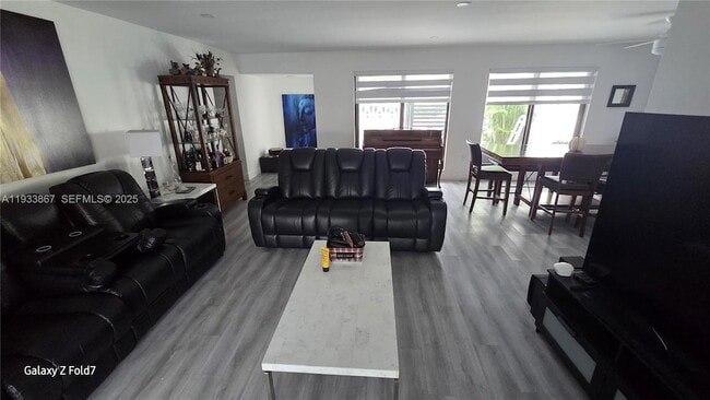 7817 Fairway Blvd in Miramar, FL - Building Photo - Building Photo