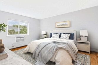 Seaford Gardens in Seaford, NY - Foto de edificio - Building Photo
