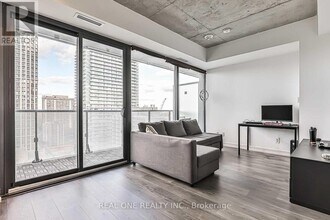 161 Roehampton Ave in Toronto, ON - Building Photo - Building Photo