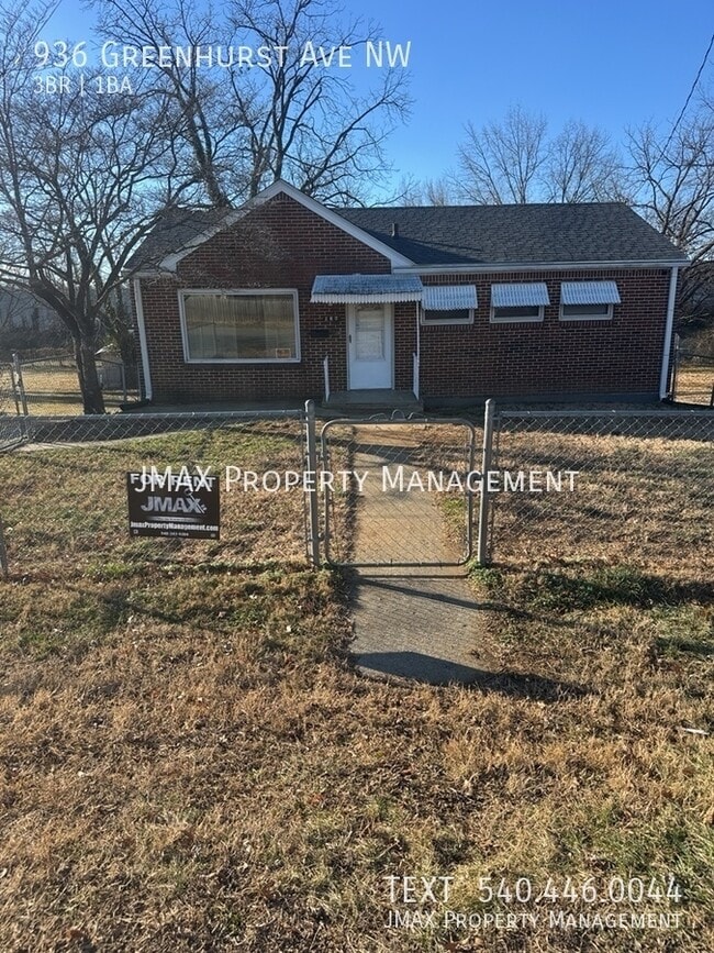 property at 936 Greenhurst Ave NW