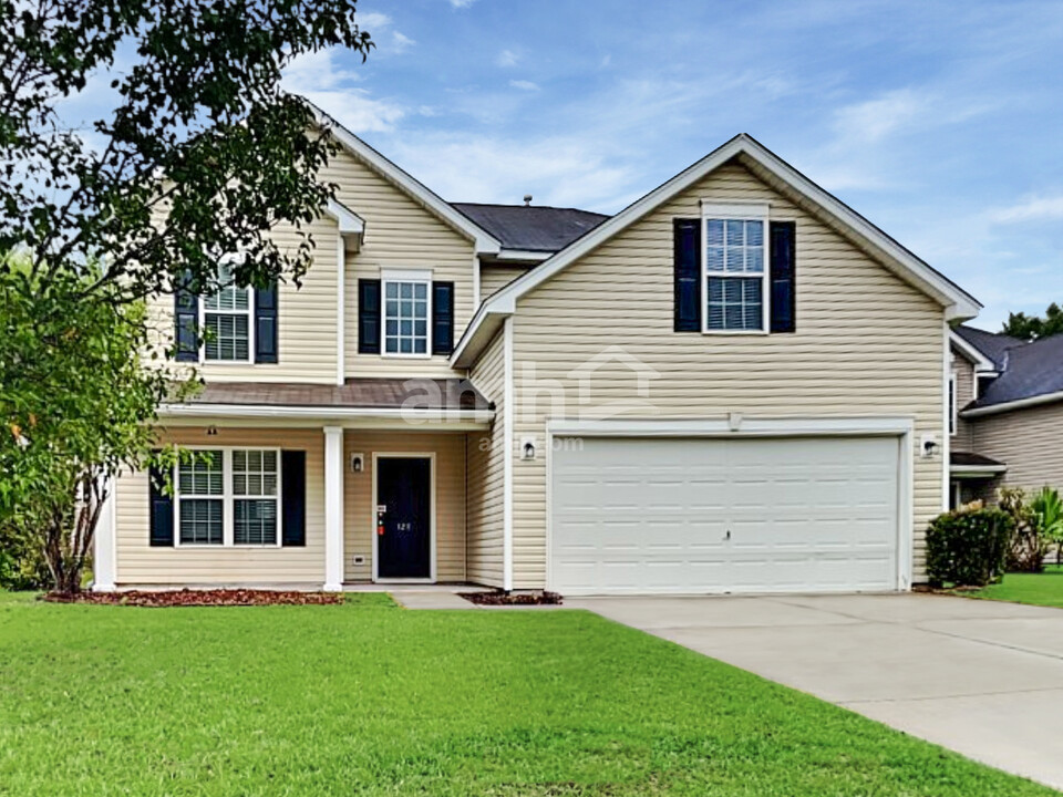 121 Mockernut Dr in Ladson, SC - Building Photo