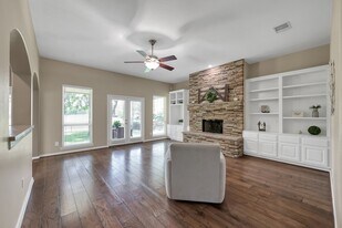 4774 W Fork Blvd in Conroe, TX - Building Photo