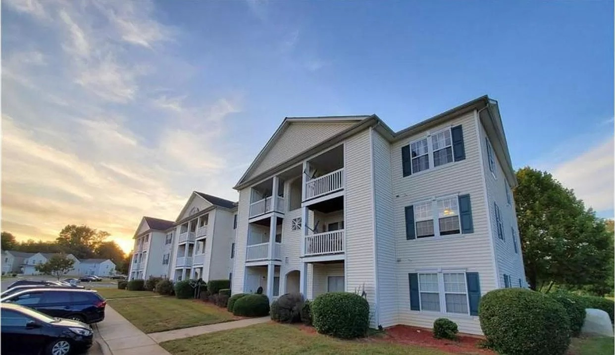 1138 Plaza Walk Dr in Charlotte, NC - Building Photo