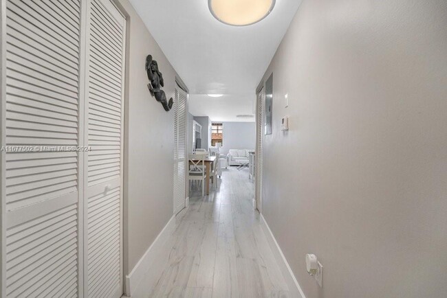 1532 Drexel Ave in Miami Beach, FL - Foto de edificio - Building Photo