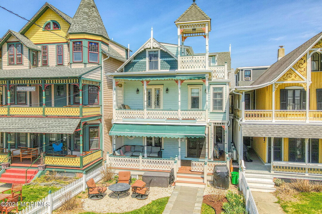 5 1/2 Embury Ave in Ocean Grove, NJ - Building Photo