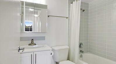 3675 W 7th Ave in Vancouver, BC - Building Photo - Building Photo