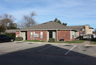 Grace Townhomes in Ennis, TX - Foto de edificio - Building Photo