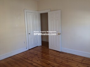 76 Hano St, Unit 76 in Boston, MA - Foto de edificio - Building Photo