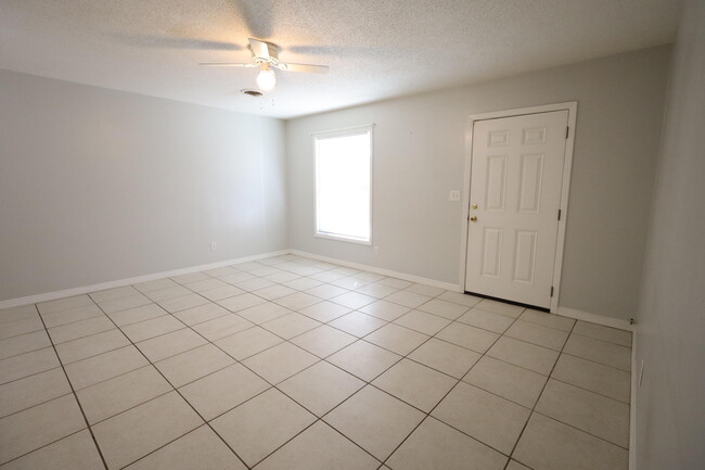 127 Loizos Dr NW in Fort Walton Beach, FL - Building Photo - Building Photo