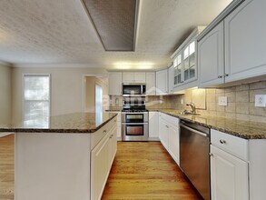 8506 Lawnpark Dr in Knoxville, TN - Building Photo - Building Photo