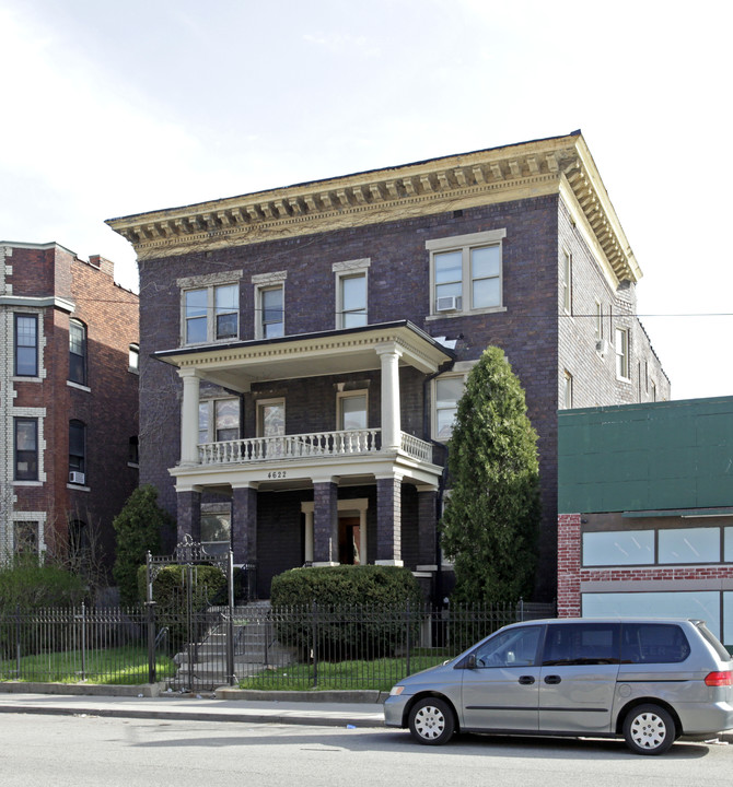 Avonroy Apartments in Detroit, MI - Building Photo