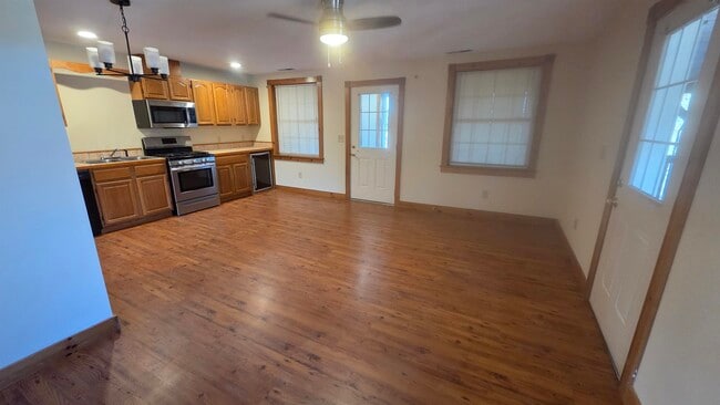 9 Roberts Rd in Canaan, NH - Building Photo - Building Photo