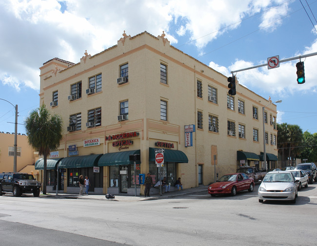 1274 W Flagler St in Miami, FL - Foto de edificio - Building Photo