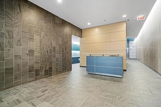 630 N Franklin St, Unit 501 in Chicago, IL - Foto de edificio - Building Photo