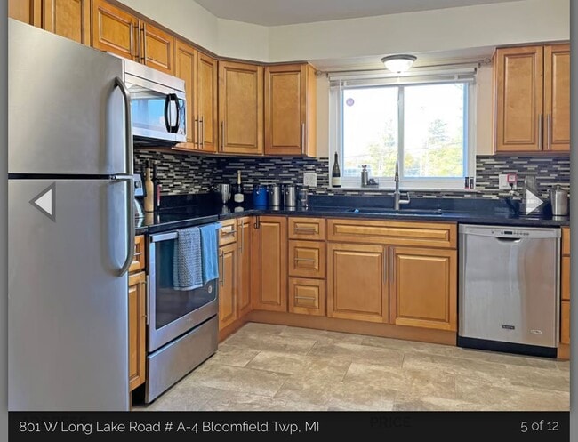 801 W Long Lake Rd in Bloomfield Hills, MI - Building Photo - Building Photo