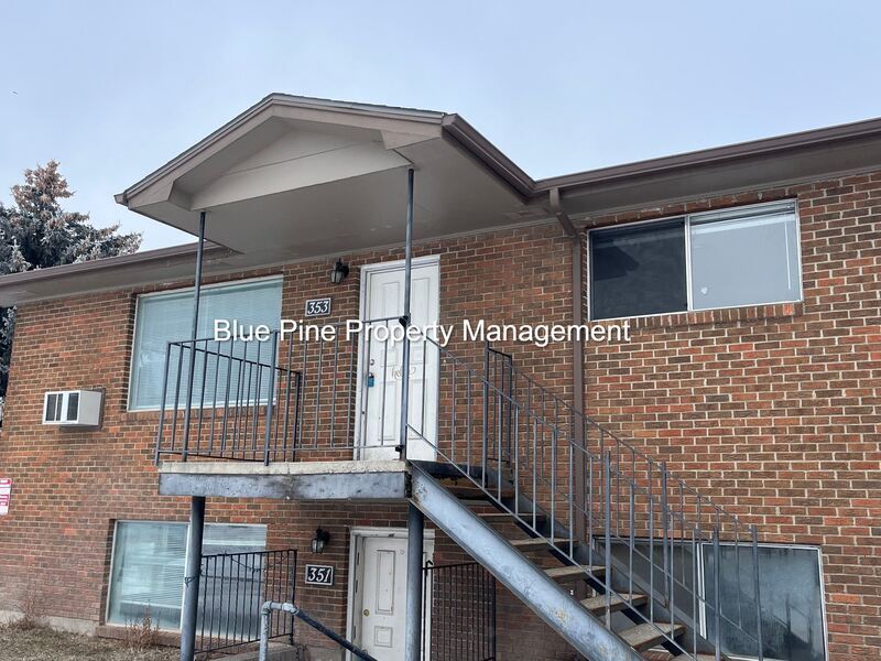 353 E 15th St in Idaho Falls, ID - Foto de edificio