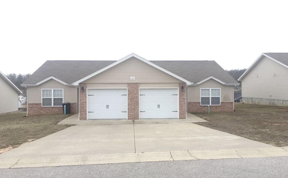 127 Edna St in Waynesville, MO - Building Photo