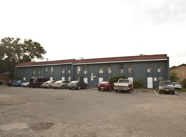 3812 Southway Dr in Austin, TX - Building Photo - Building Photo