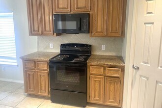 3208 Waterglen Ct in League City, TX - Building Photo - Building Photo