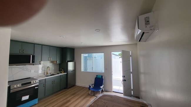 10832 1/2 Odell Ave in Los Angeles, CA - Building Photo - Building Photo