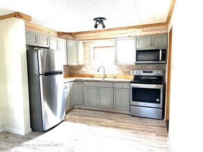 105 Eleanor St in Moscow, PA - Building Photo - Building Photo