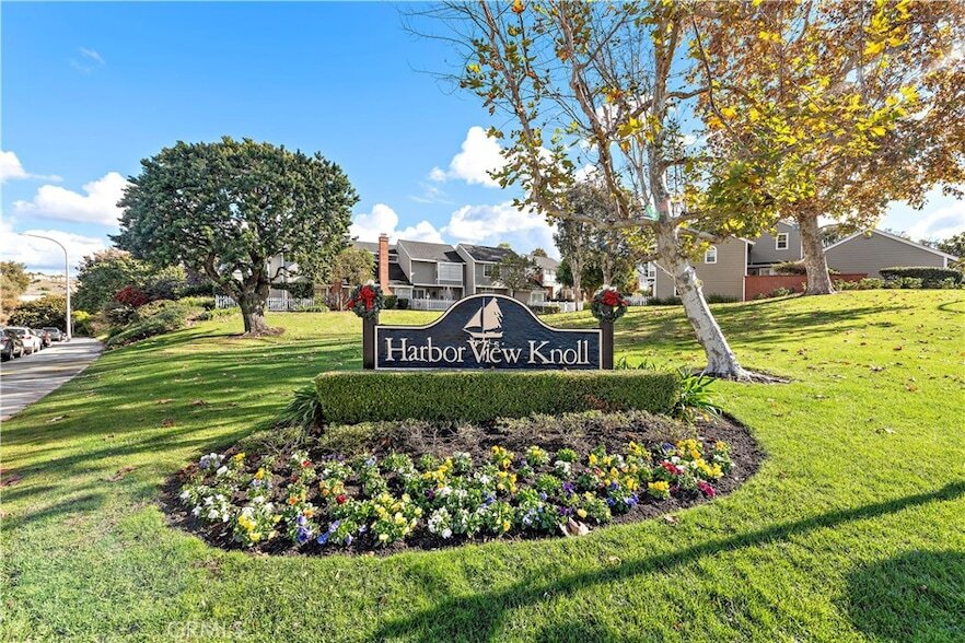 2768 Hillview Dr, Unit 01-307 in Newport Beach, CA - Building Photo