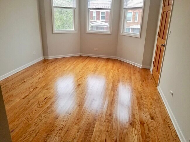 4142 W Kamerling Ave-Unit -2 in Chicago, IL - Building Photo - Building Photo