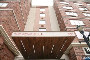 3104 City Pl in Edgewater, NJ - Building Photo