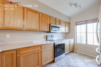 18210 N Skyhawk Dr in Surprise, AZ - Foto de edificio - Building Photo