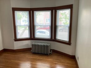 5720 W Ainslie St, Unit 1 in Chicago, IL - Building Photo - Building Photo