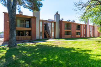 Foxglove Apartments in El Paso, TX - Foto de edificio - Building Photo