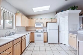 2891 Cumberland Dr in Lake Havasu City, AZ - Foto de edificio - Building Photo