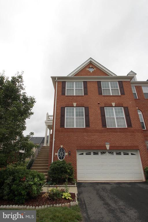 property at 43254 Mitcham Square