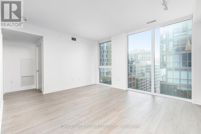 357 King St W in Toronto, ON - Building Photo - Building Photo