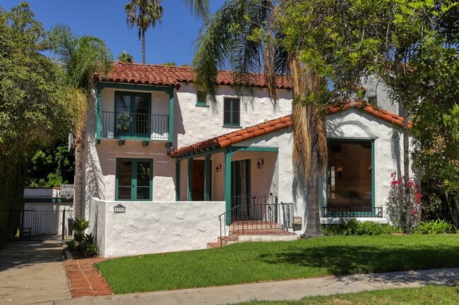 property at 1233 N Isabel St