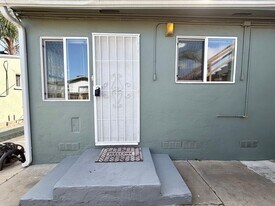 4382 McClintock St in San Diego, CA - Building Photo