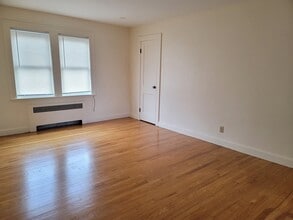 110 Clay St, Unit 4 in Quincy, MA - Building Photo - Building Photo