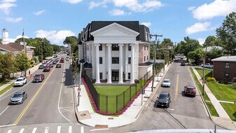 1 Carnation Ave in Floral Park, NY - Building Photo