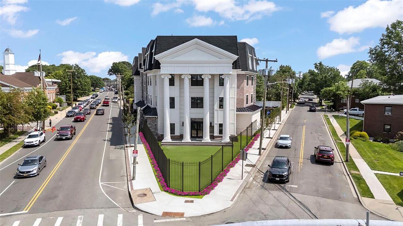 1 Carnation Ave in Floral Park, NY - Building Photo