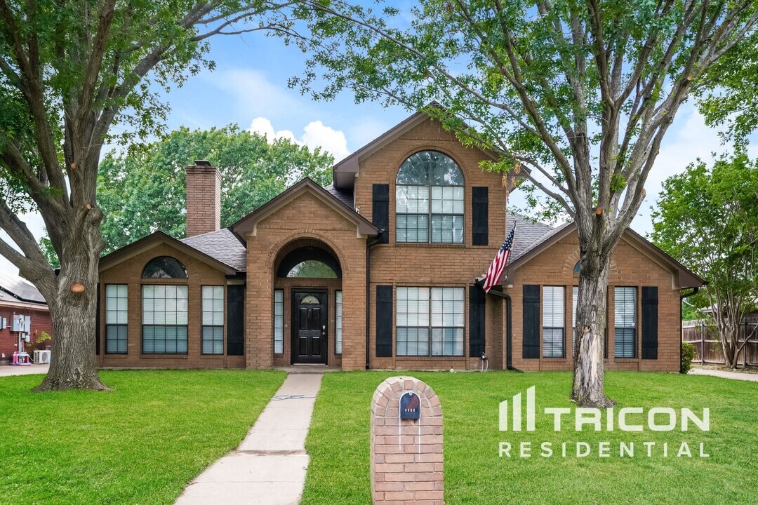 7724 Grassland Dr in Fort Worth, TX - Building Photo