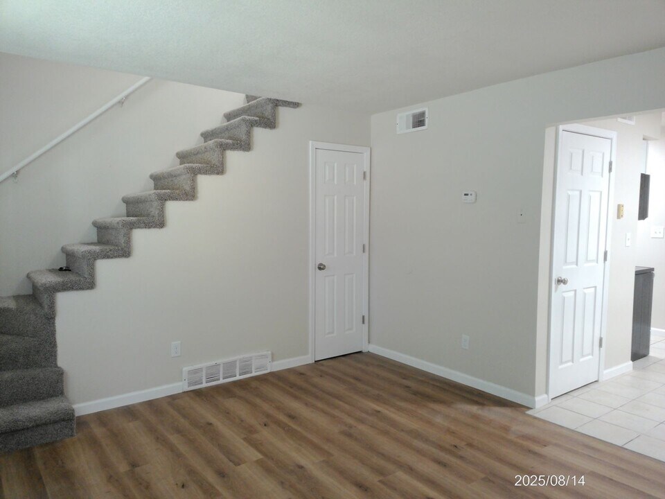 713 N 6th St in Columbia, MO - Building Photo