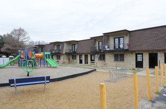 Atrium Gardens in Arlington, TX - Building Photo - Building Photo