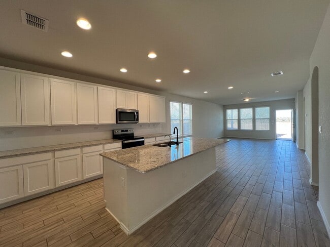 117 Wild Crk Rd in Seguin, TX - Building Photo - Building Photo