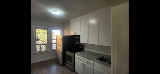 698 Massabesic St, Unit 2L in Manchester, NH - Building Photo - Building Photo